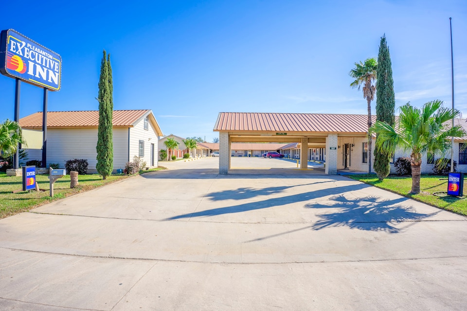 Pleasanton Executive Inn By OYO, Pleasanton, TX, Pleasanton, TX