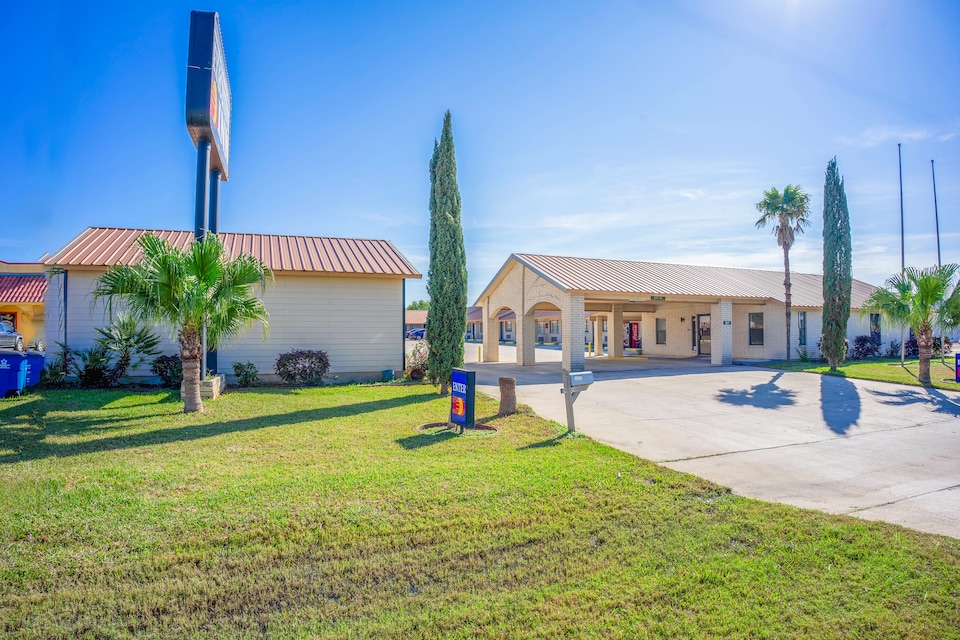 Pleasanton Executive Inn By OYO, Pleasanton, TX, Pleasanton, TX