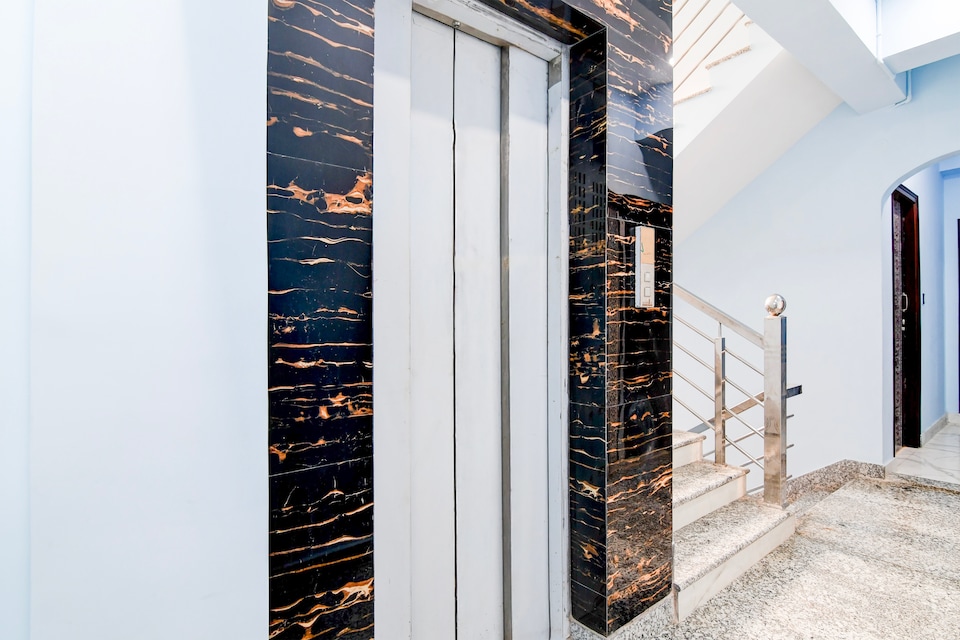 Collection O Metropolis Mall Kolkata Formerly Ax Inn, Ruby Hospital Kolkata, Kolkata