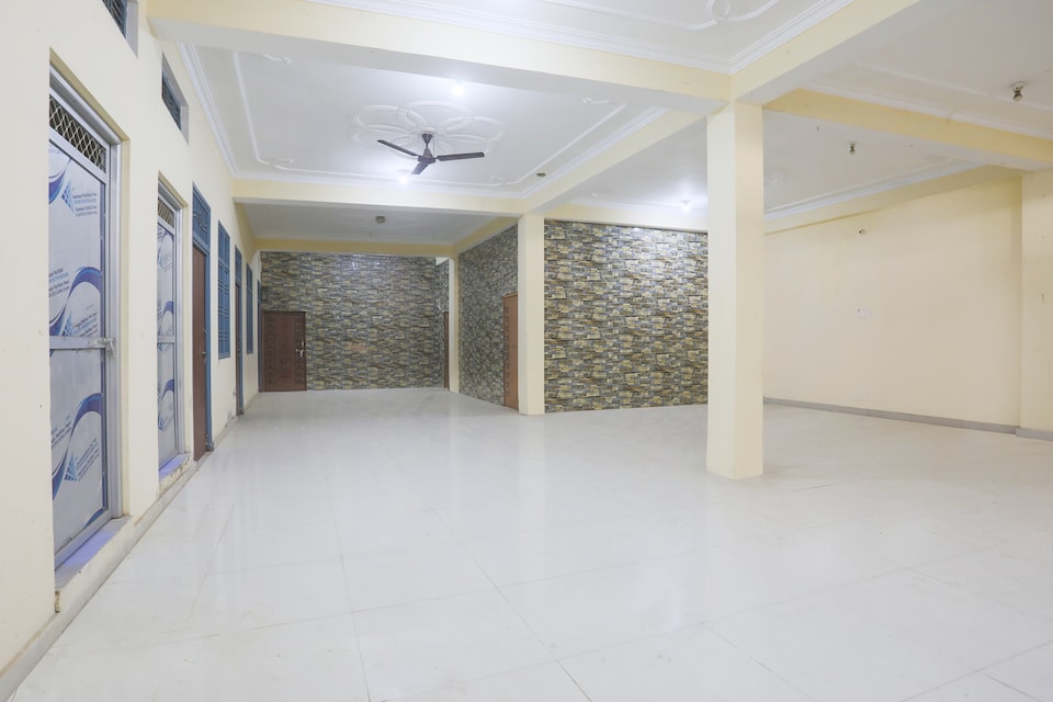 Hotel O Palace In, Chowk Allahabad, Prayagraj