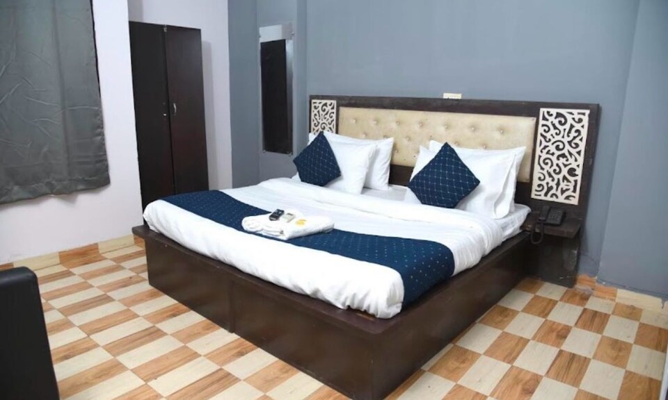 Townhouse Lajwanti Garden, Rajouri Garden Delhi, Delhi