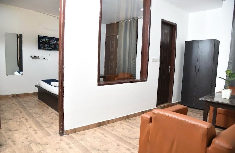 Townhouse Lajwanti Garden, Rajouri Garden Delhi, Delhi