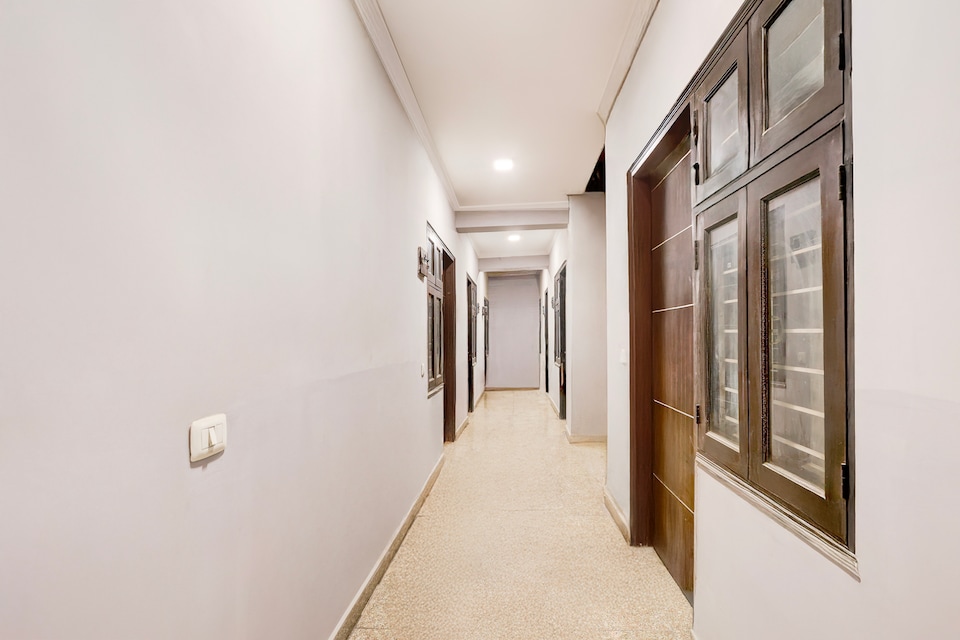 Hotel O Rangpuri Mahipalpur, Airport Delhi, Delhi Transit