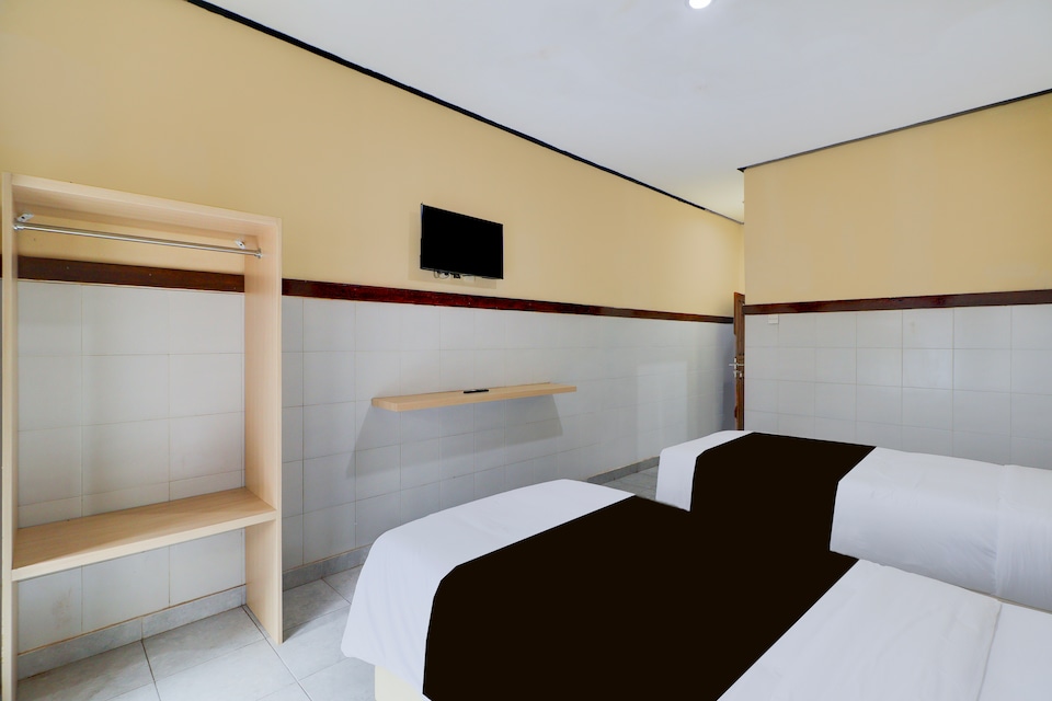 Townhouse Oak Legian Near Legian Beach Formerly Sayang Maha Merta, Denpasar, Bali