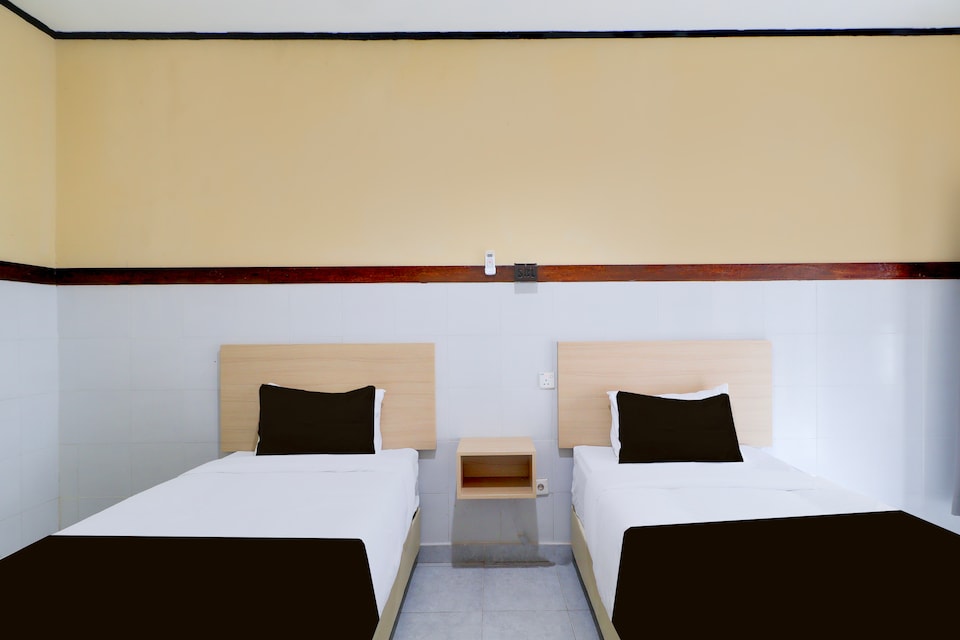 Townhouse Oak Legian Near Legian Beach Formerly Sayang Maha Merta, Denpasar, Bali