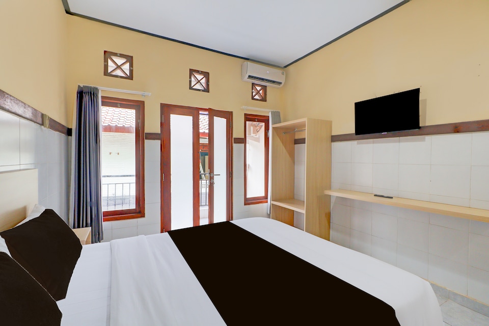 Townhouse Oak Legian Near Legian Beach Formerly Sayang Maha Merta, Denpasar, Bali