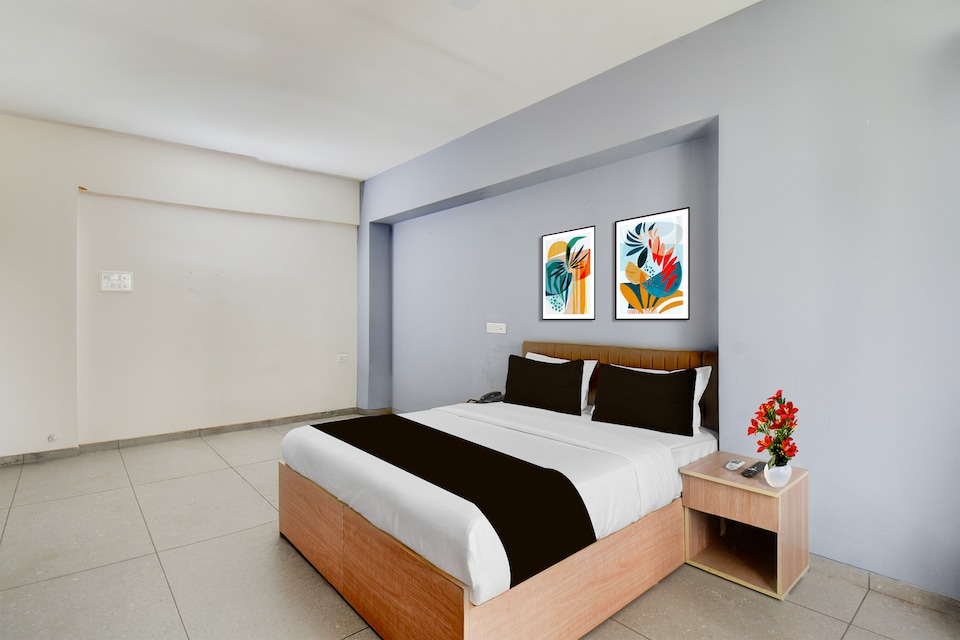 Super Collection O Katraj Bus Stop Formerly Indu Ville, Katraj Khed Shivapur Pune, Pune