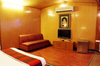 OYO Hotel Nirwana