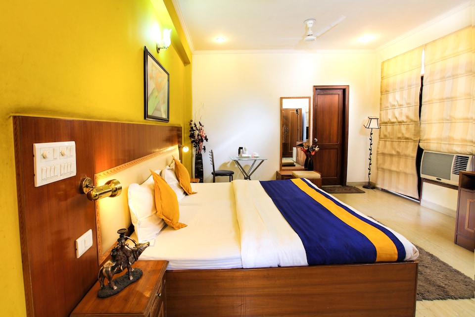 OYO Rooms 106 Opposite Galleria Market, Huda 2, Gurgaon