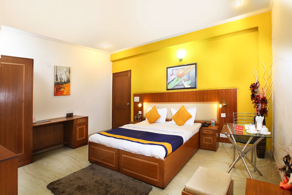 OYO Rooms 106 Opposite Galleria Market, Huda 2, Gurgaon
