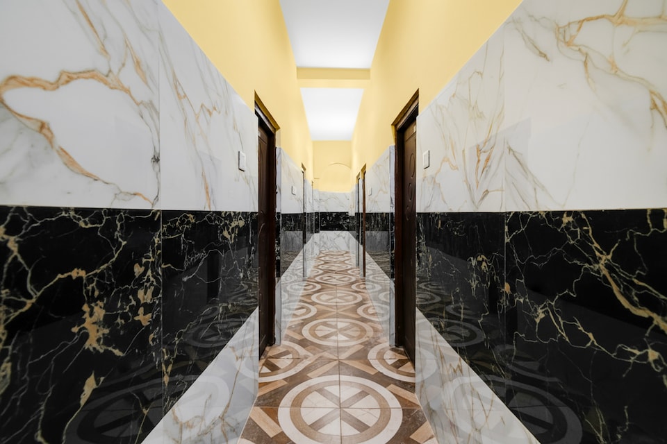 Super Hotel O Madhyamgram Railway Junction Formerly Dreamland, VIP Road Kolkata, कोलकाता