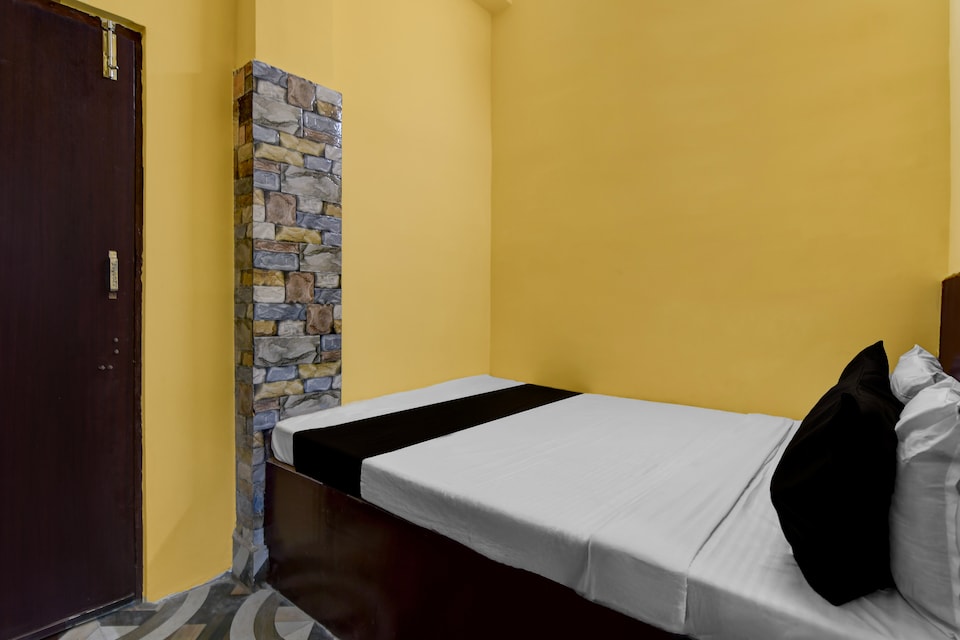 Super Hotel O Madhyamgram Railway Junction Formerly Dreamland, VIP Road Kolkata, Kolkata