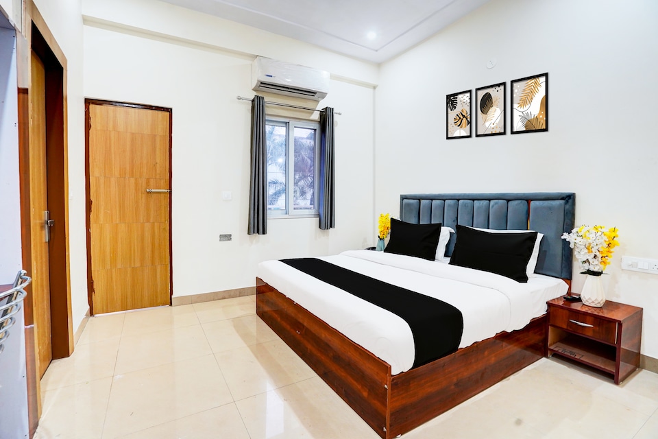 Hotel O Divine Inn, Noida City, Noida