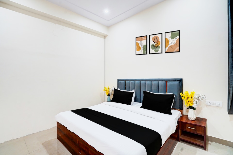 Hotel O Divine Inn, Noida City, Noida