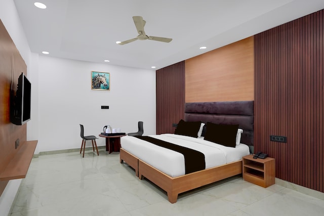 Collection O Sector 18 Metro station