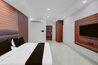 Collection O Sector 18 Metro station