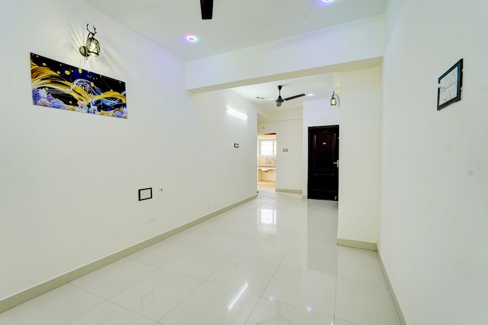 Hotel O Eswar Guest House, Koyambedu Chennai, Chennai