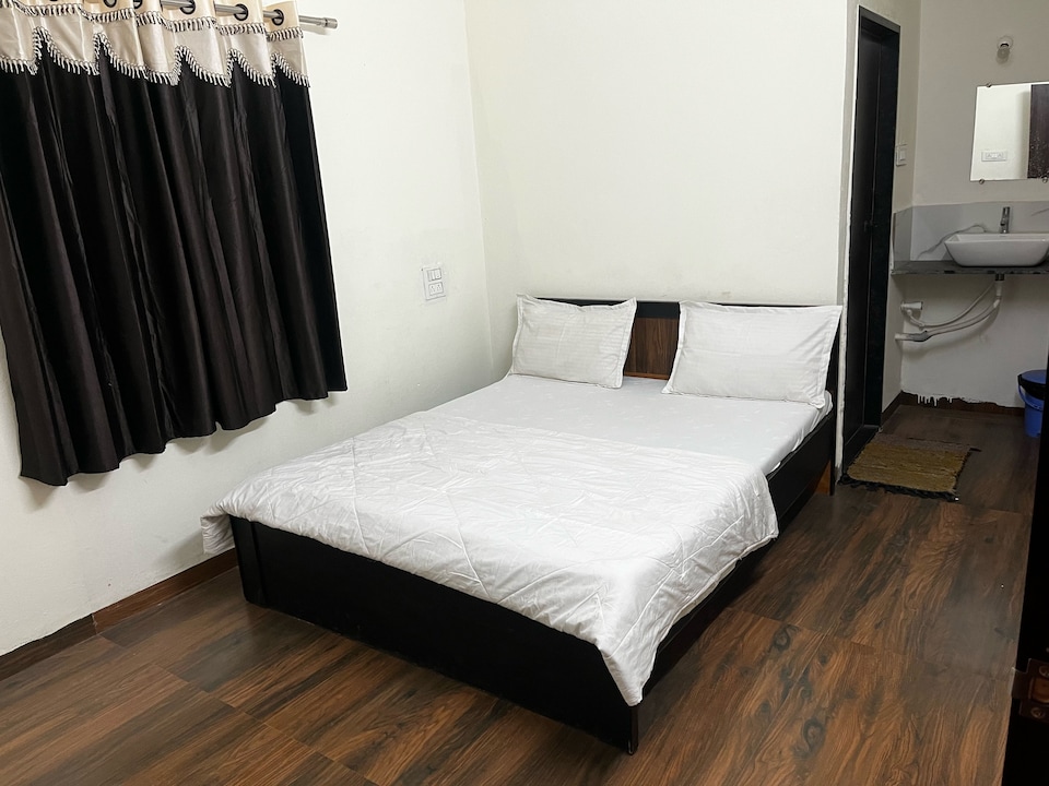 Hotel O Rajgoy Resort, Dhule, Dhule