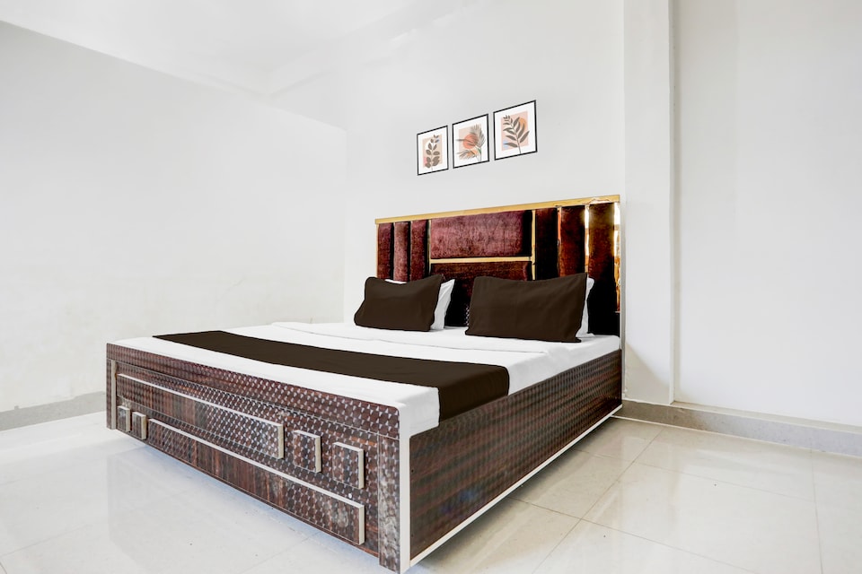 Hotel O SURYA HOTEL , Mumfordganj Allahabad, Prayagraj