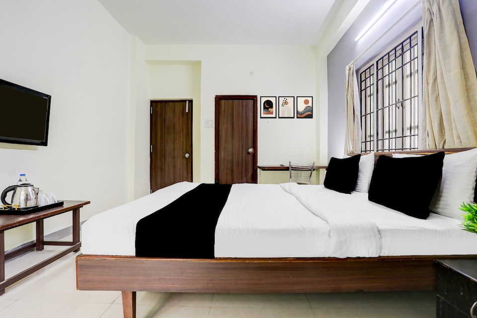 Super Collection O Begumpet Formerly Alpine Glow Sunrise, Begumpet-II, Hyderabad
