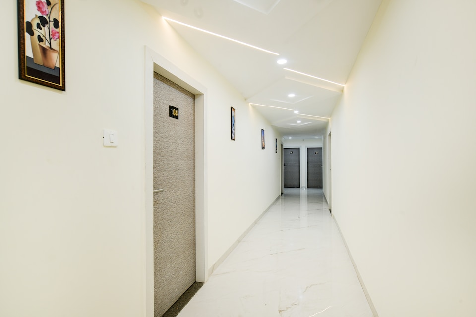 Hotel O RichFeel, Bhawarkua Indore, Indore