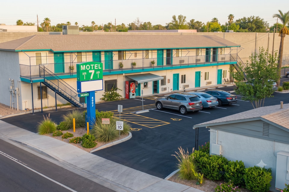 Motel 7 By OYO Near Phoenix Airport, C85203, Phoenix
