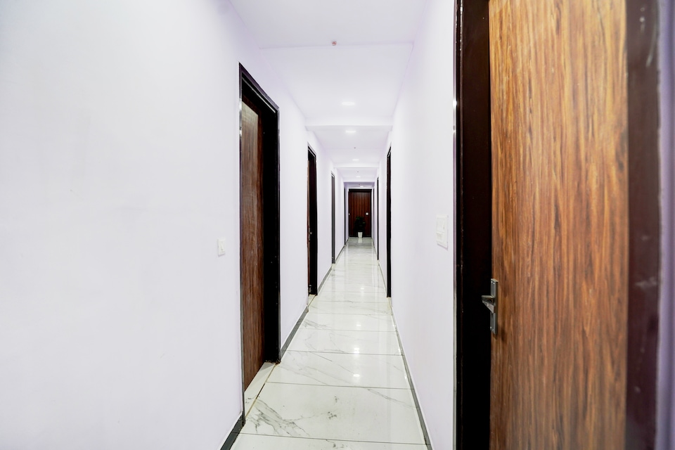 Super Collection O Hotel Star Inn Near By Hindon Airforce Mohan Nagar Ghaziabad, Indirapuram Ghaziabad, Ghaziabad