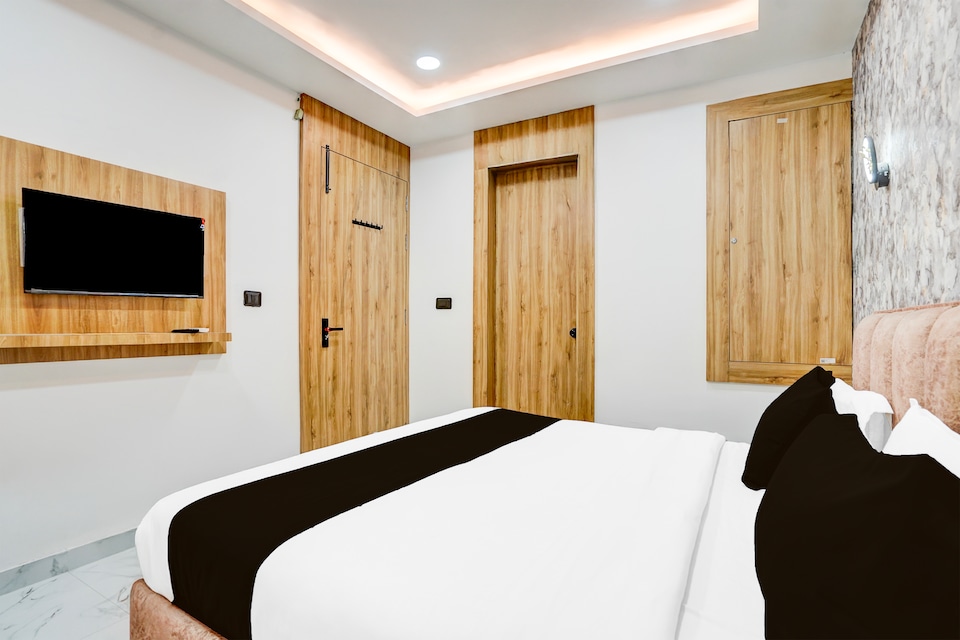 Super Collection O Ram Mandir Ayodhya Formerly Hotel Aarambh, Ayodhya, Ayodhya