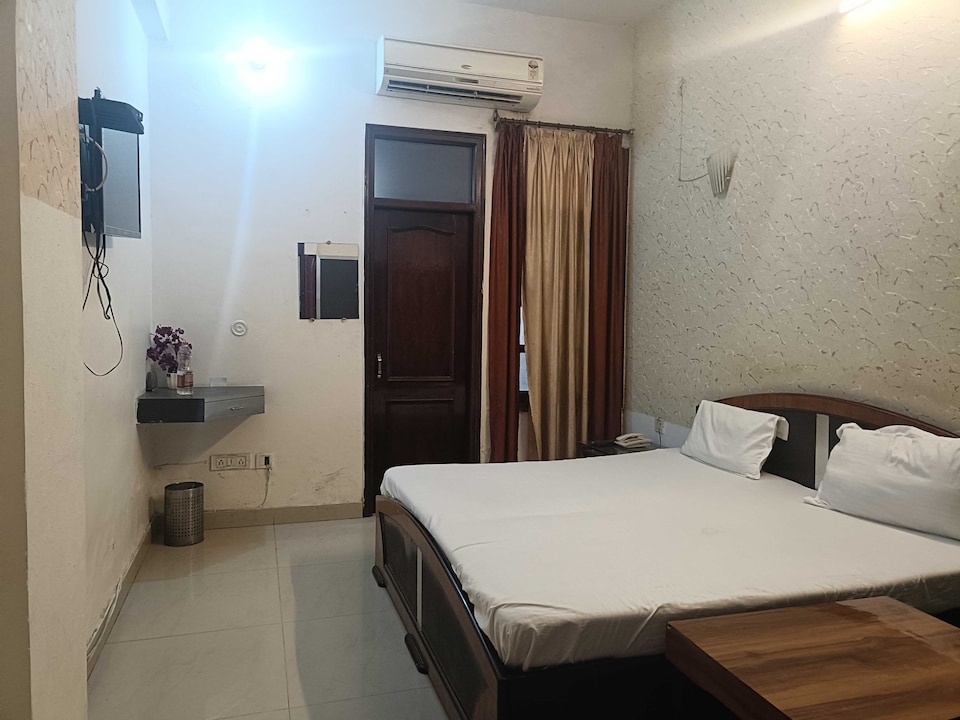 Hotel O Sheesh Mahal , Alwar, Alwar