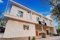 Hotel O Gandhi Nagar Near South Railway Backgate