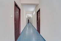 Hotel O Ambalamedu Puthenkurish Road