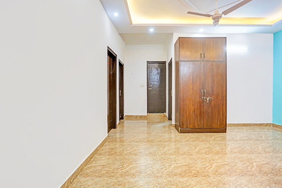 Hotel O KD 111 Shivam Residency, Saket Delhi, Delhi