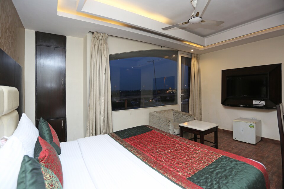 Capital O 443 Hotel Lohias, Airport Delhi, Delhi Transit