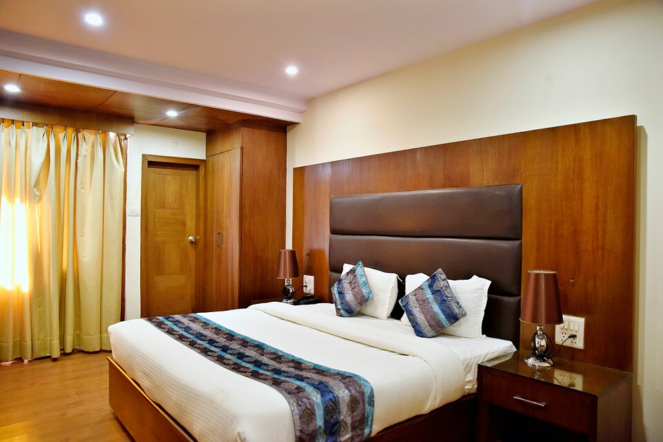 OYO 2012 Hotel Shiwalik Regency, The Mall Road-Shimla, Shimla