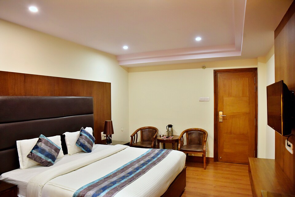 OYO 2012 Hotel Shiwalik Regency, The Mall Road-Shimla, Shimla
