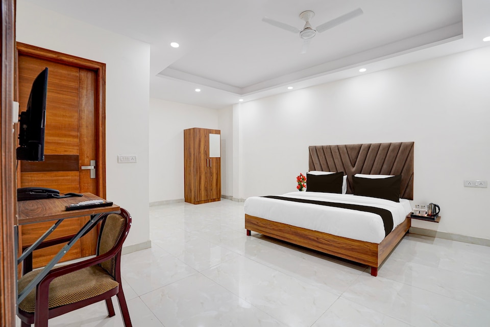 Super Townhouse Krishna Nagar Metro Station, Anand Vihar Delhi, Delhi