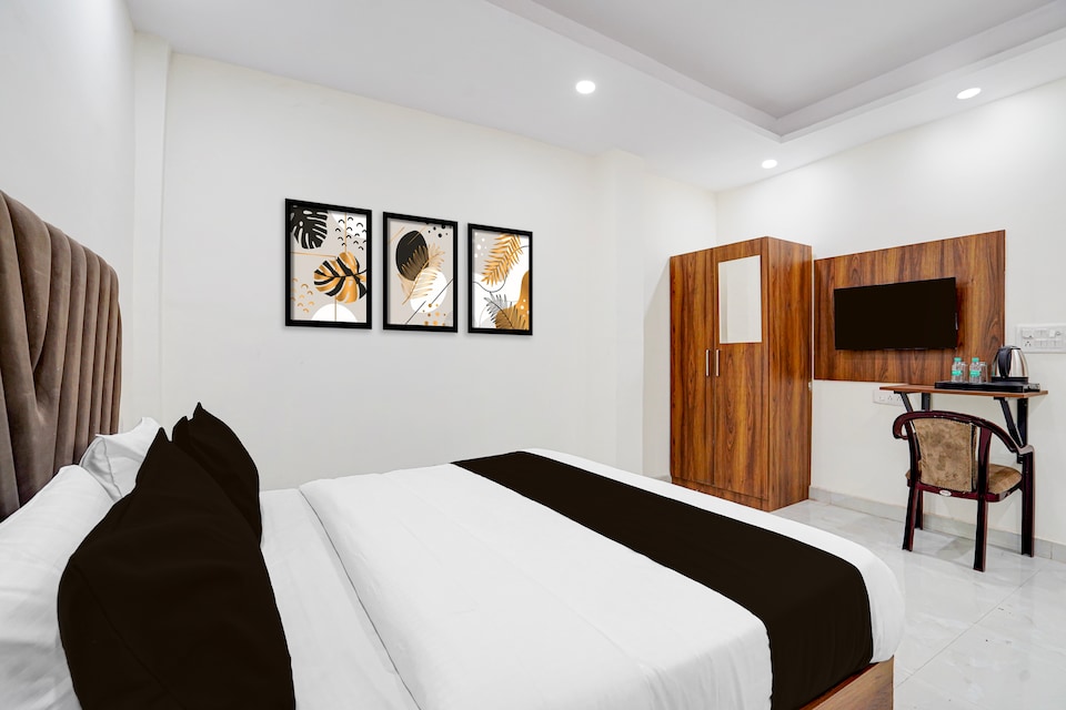 Super Townhouse Krishna Nagar Metro Station, Anand Vihar Delhi, Delhi