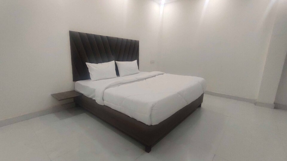 Townhouse Krishna Nagar Metro Station, Anand Vihar Delhi, Delhi