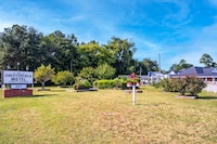 Chesterfield Hotel by OYO Hwy 9