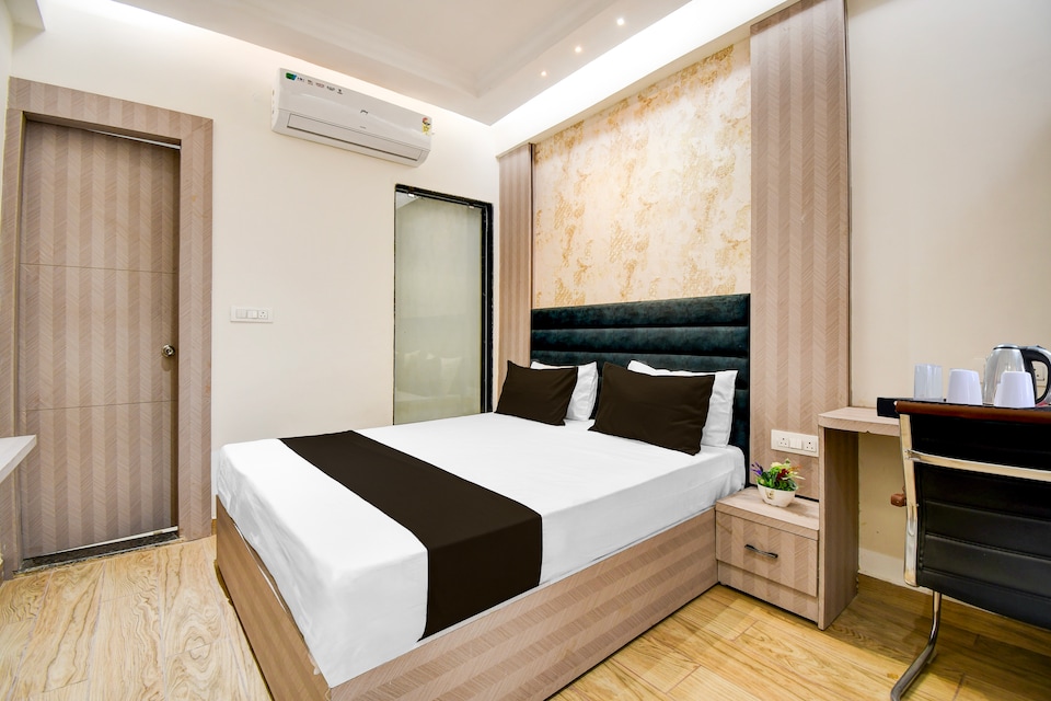 Super Townhouse Bairhana Road Prayagraj, Chowk Allahabad, Prayagraj