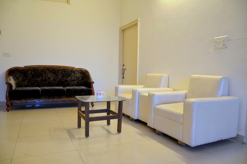 OYO 2027 IVY Stays, Gomti Nagar Lucknow, Lucknow