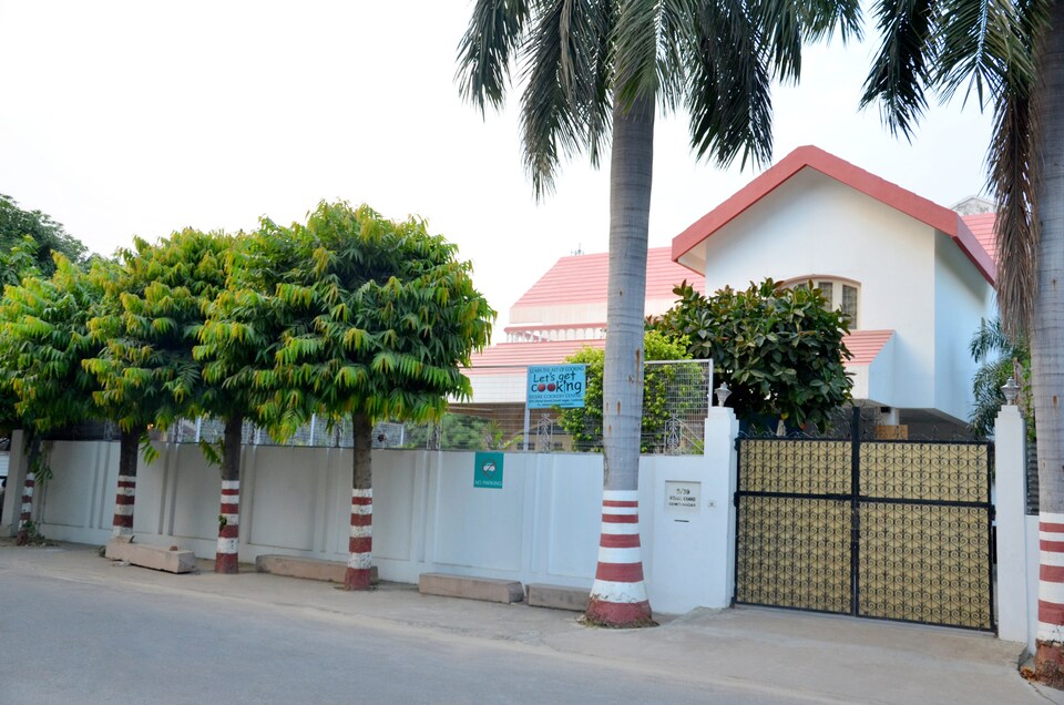 OYO 2027 IVY Stays, Gomti Nagar Lucknow, Lucknow