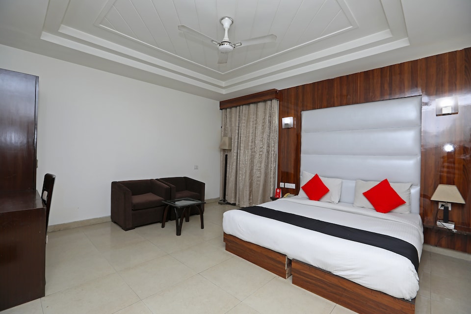 Capital O 445 Impress Hotel, Airport Delhi, Delhi Transit