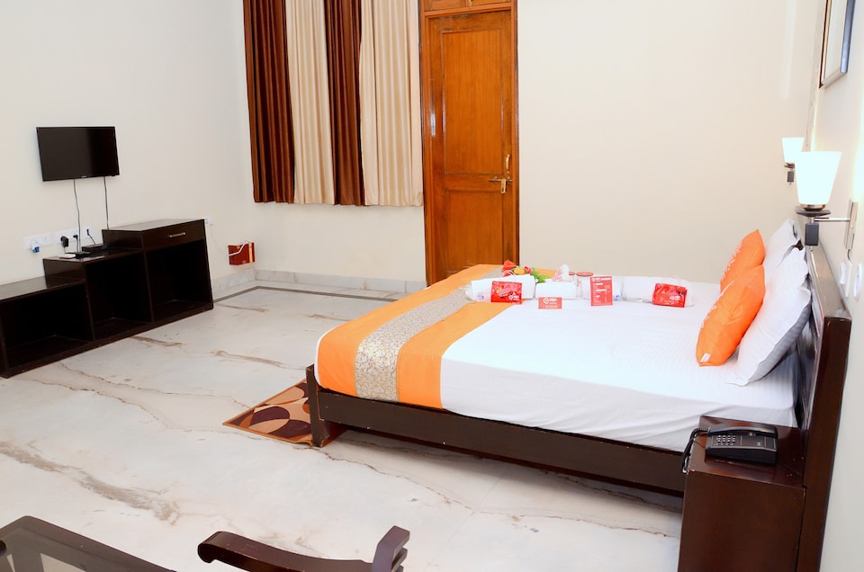 OYO 2028 Hotel Coral's Inn, Gomti Nagar Lucknow, Lucknow
