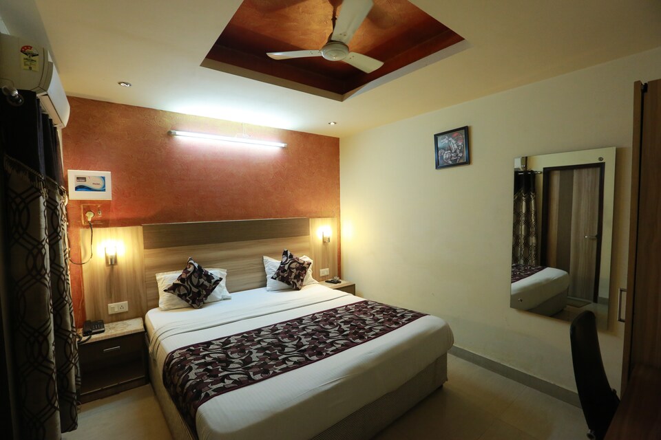 OYO 2030 The President Hotel, Charbagh Lucknow, Lucknow