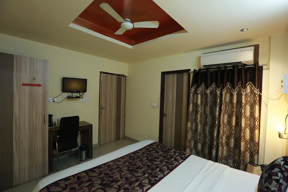 OYO 2030 The President Hotel, Charbagh Lucknow, Lucknow