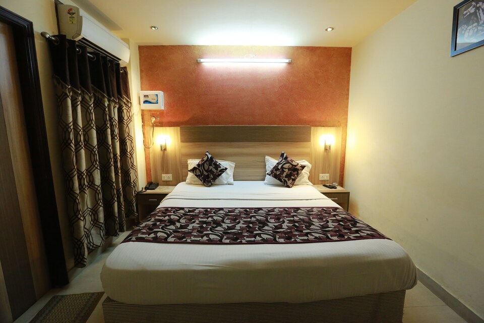 OYO 2030 The President Hotel, Charbagh Lucknow, Lucknow