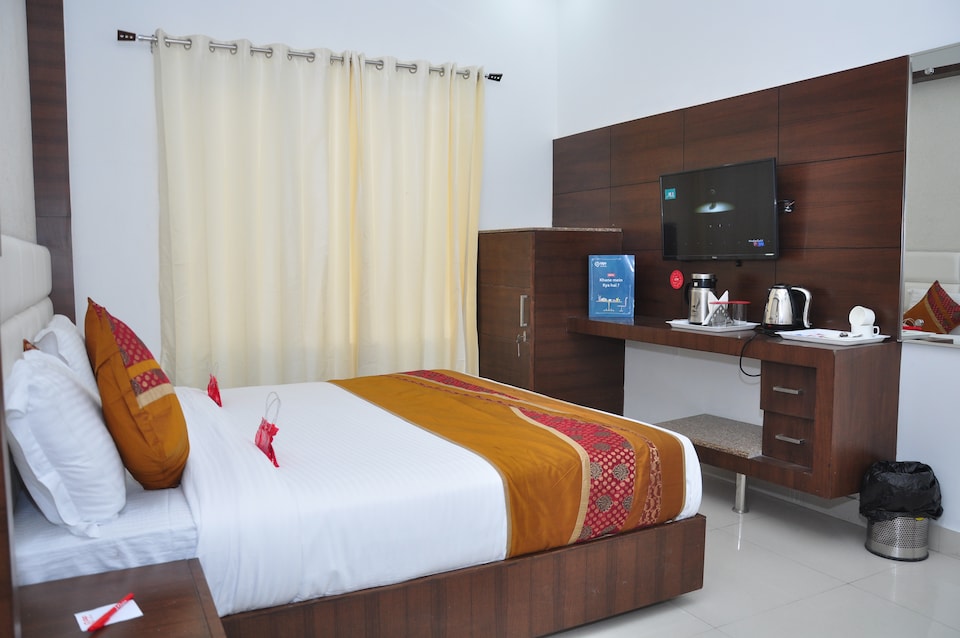 OYO 2044 Hotel Premier, Queens Road Amritsar, Amritsar