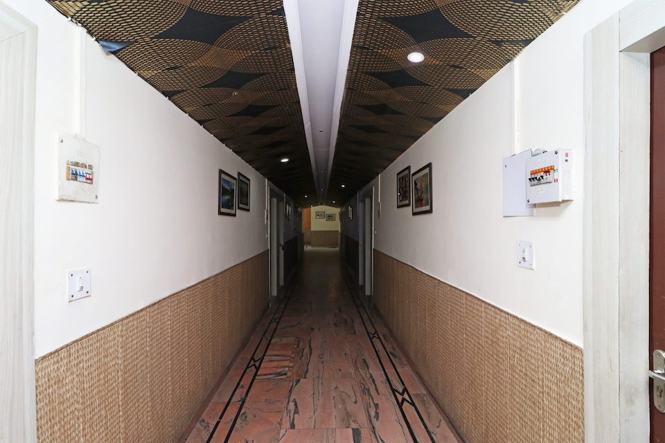 Capital O 2046 President Hotel, Fazal Ganj Kanpur, Kanpur