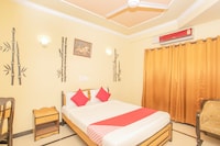 OYO 2052 Hotel Compact Green View